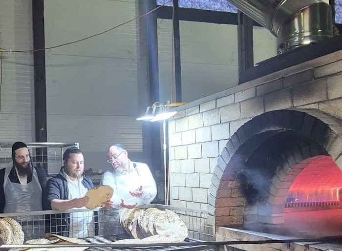 YAHALOM Shmura Matzoh Picture 3