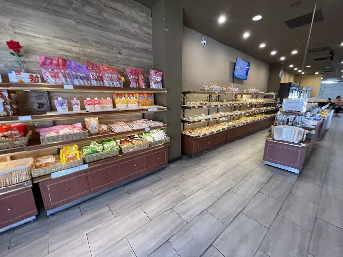 Momo Bakery Picture 2
