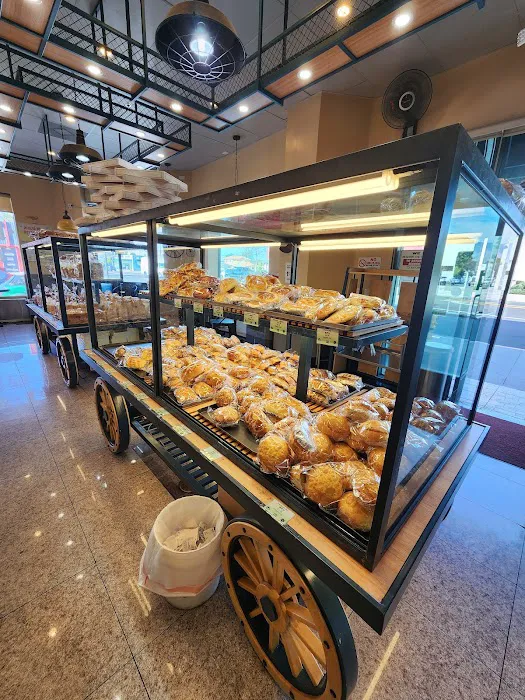 Green Wheat Field Bakery Picture 6
