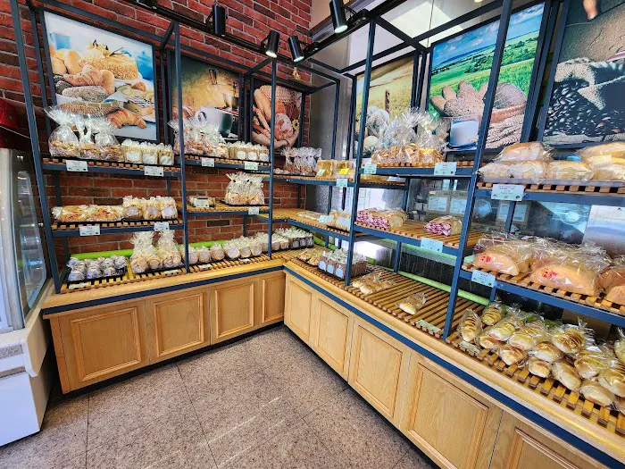 Green Wheat Field Bakery Picture 3