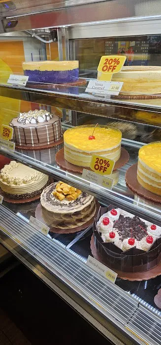 Red Ribbon Bakeshop Picture 2