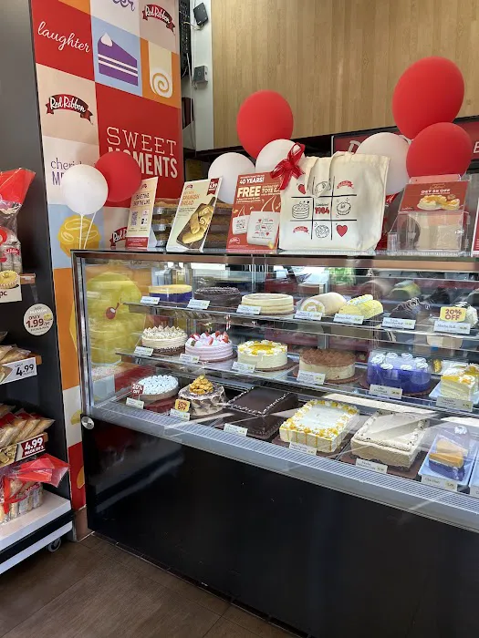 Red Ribbon Bakeshop Picture 7