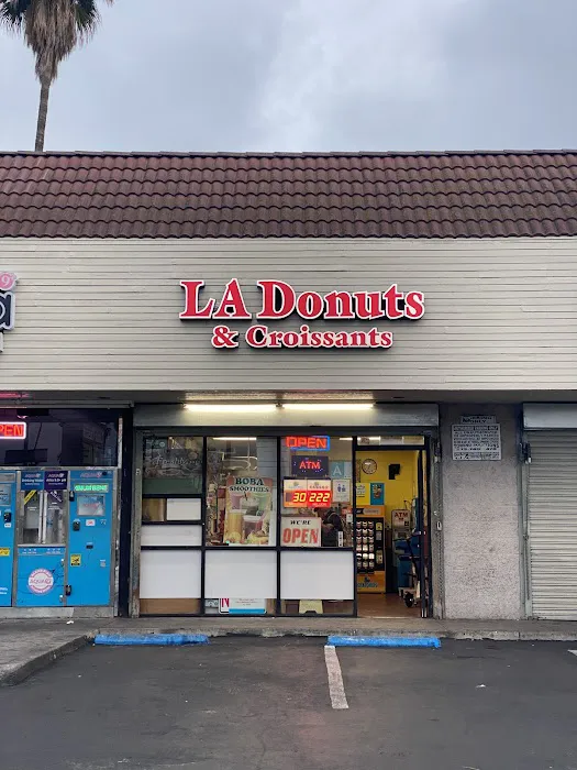 LA Donuts & Croissant Picture 4
