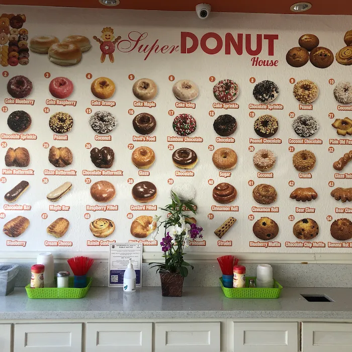 Super Donut House Picture 10