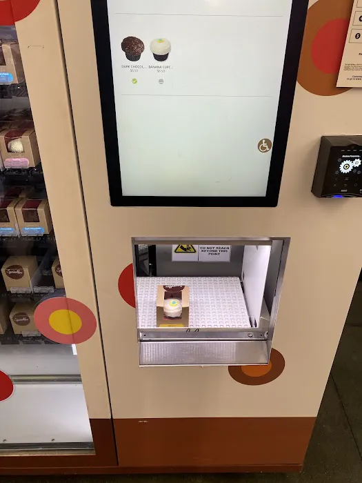 Sprinkles Hollywood & Highland ATM Picture 8