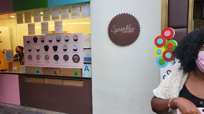 Sprinkles Hollywood & Highland ATM Picture 1
