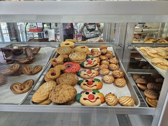 El Pavo Bakery Picture 9