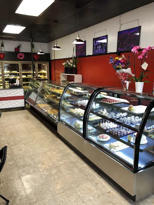 Café Esmeralda Cakes & Bakery Picture 5