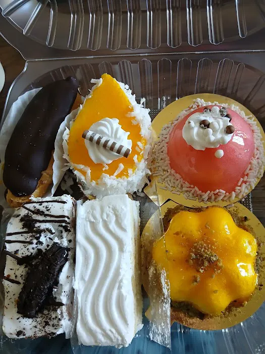 Sarkis Pastry Picture 6