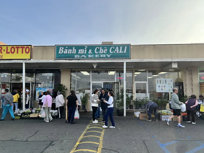 Bánh Mì & Chè Cali Bakery Picture 4