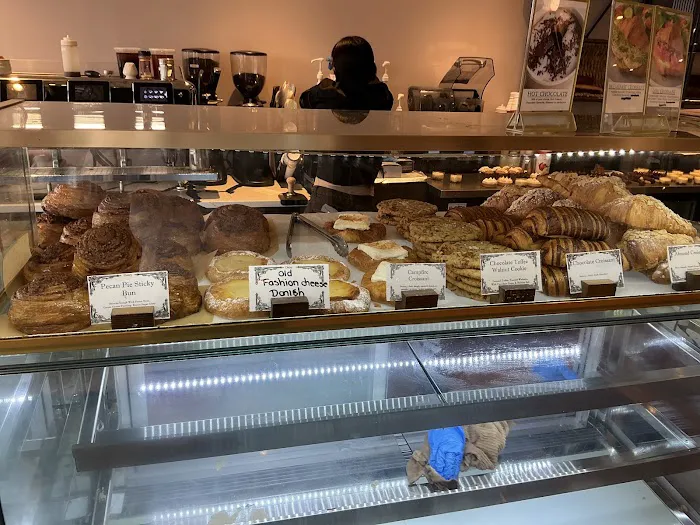 Patis Bakery & Cafe Picture 5