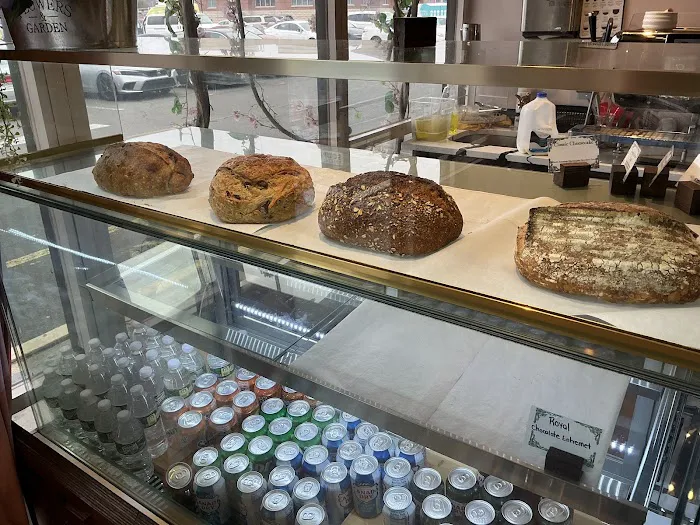 Patis Bakery & Cafe Picture 9