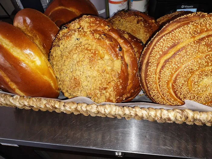 Patis Bakery & Cafe Picture 8