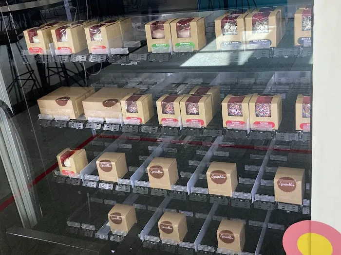 Sprinkles, Cupcake Vending Machine Picture 2