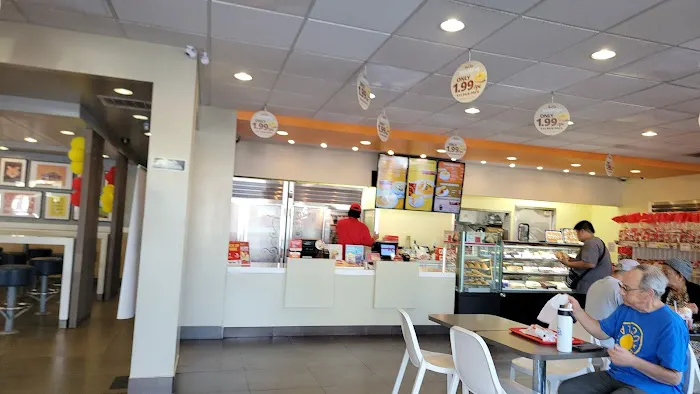 Red Ribbon Bakeshop Picture 4