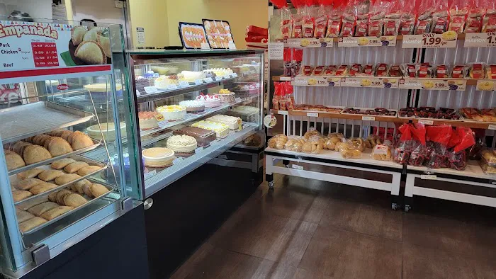 Red Ribbon Bakeshop Picture 6