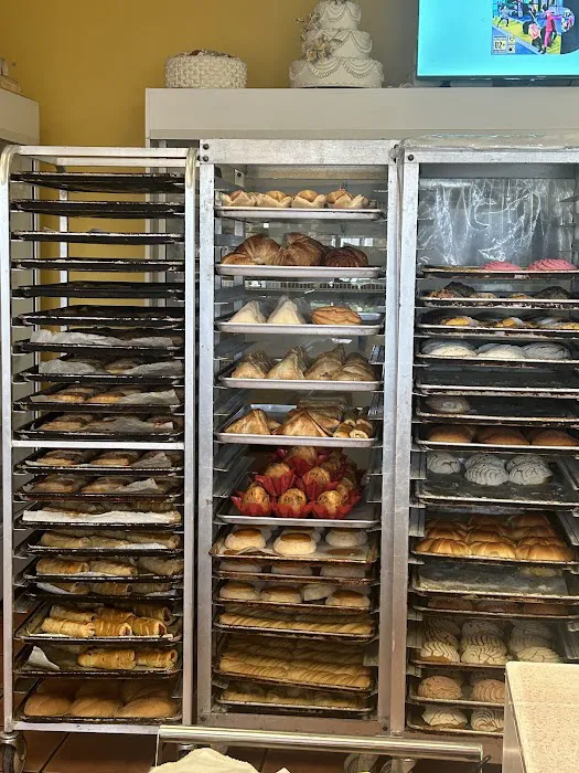Brizuela's Bakery Picture 3
