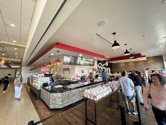 85°C Bakery Cafe - Garden Grove Picture 10