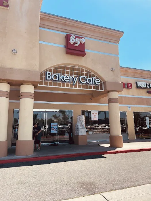 85°C Bakery Cafe - Garden Grove Picture 3