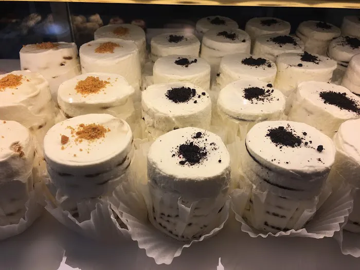 Lark Cake Shop Picture 5