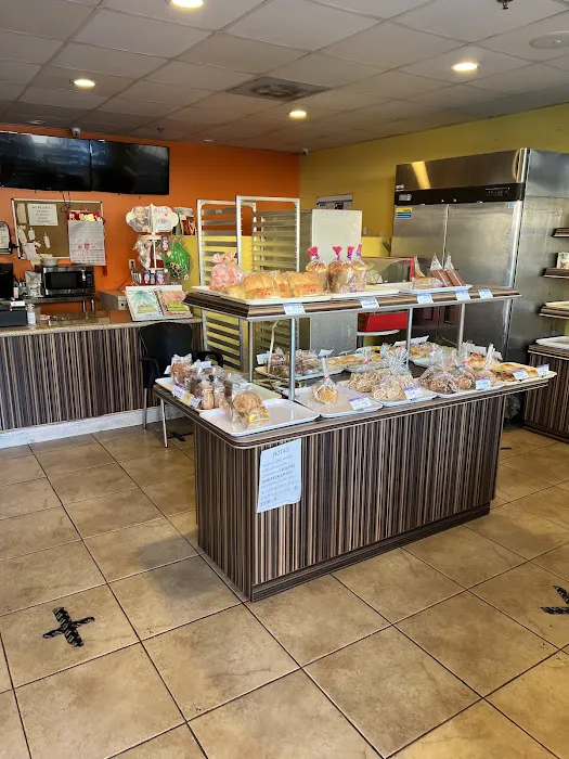 Mom's Bakery & Cafe Picture 10