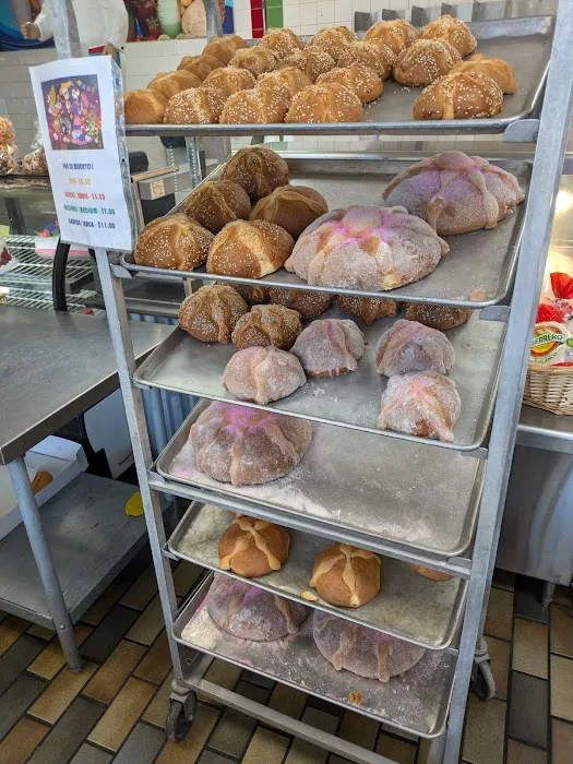 El Pavo Bakery & Restaurant Picture 4