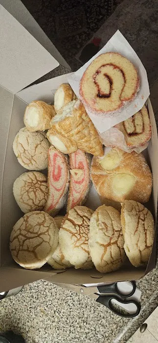 Panaderia La Pequeña Picture 10