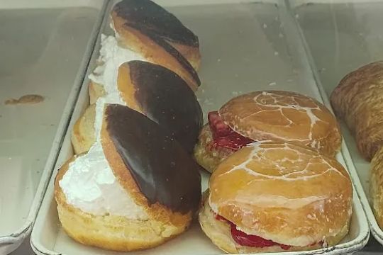 M & M Donuts