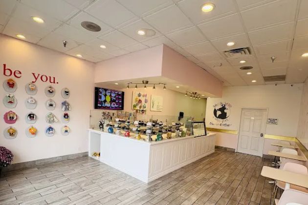 Smallcakes: Cupcakery & Creamery