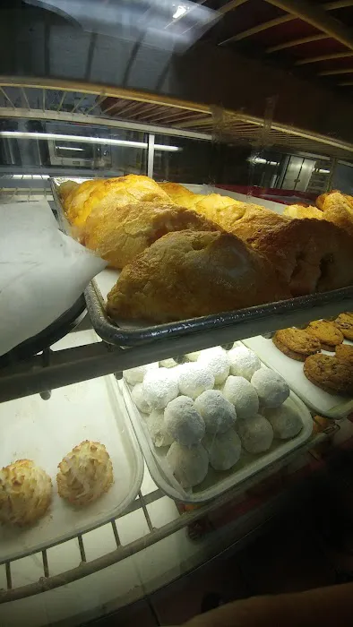De Leon's Bakery Picture 8