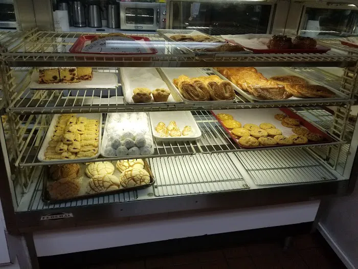 De Leon's Bakery Picture 2