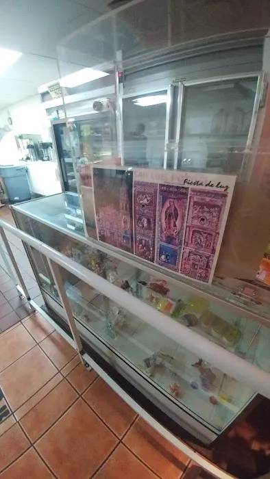 De Leon's Bakery Picture 10