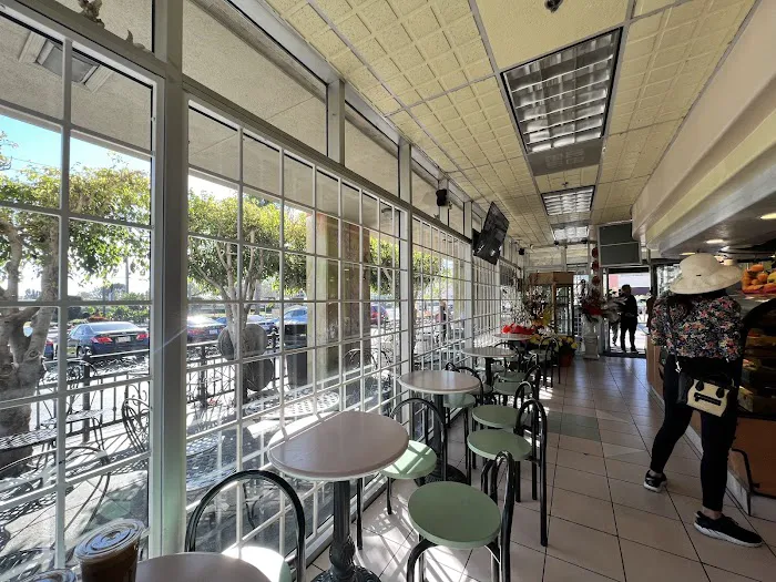 Lily's Bakery Picture 8