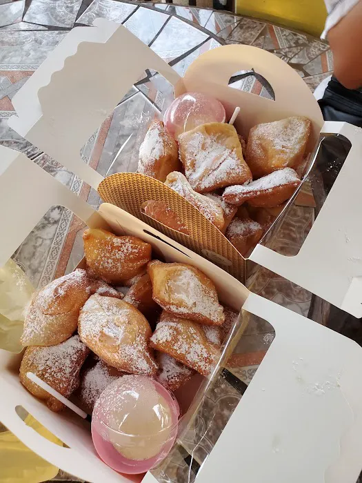 Lily's Bakery Picture 5