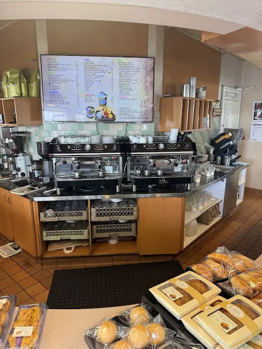 Lily's Bakery Picture 3