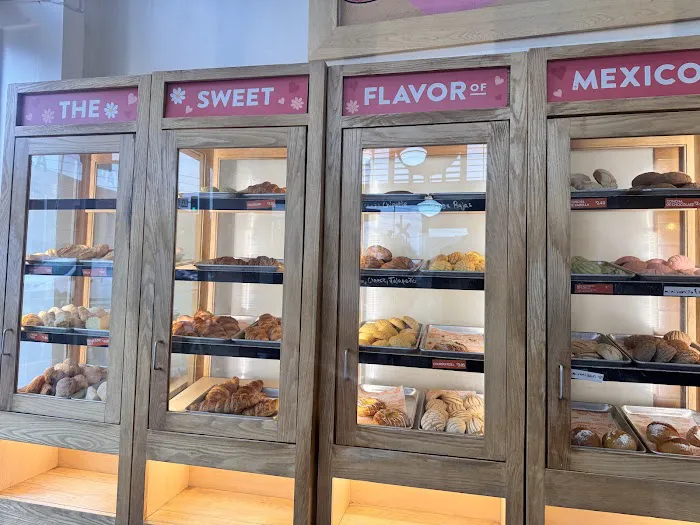La Monarca Bakery & Cafe Picture 6