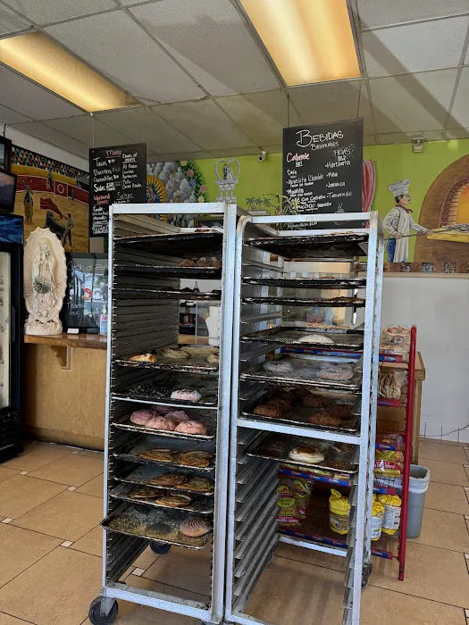 Chelos Panaderia Picture 3