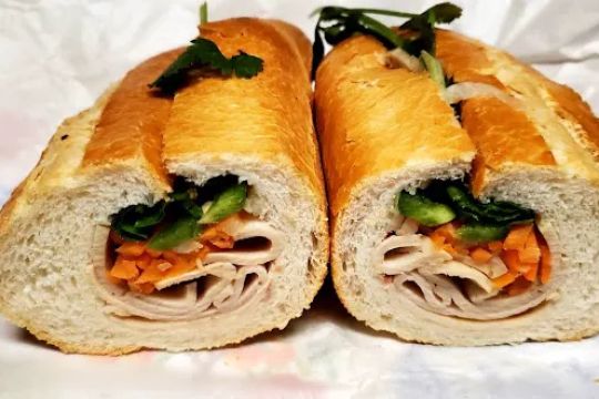 Banh Mi Che Cali Bakery