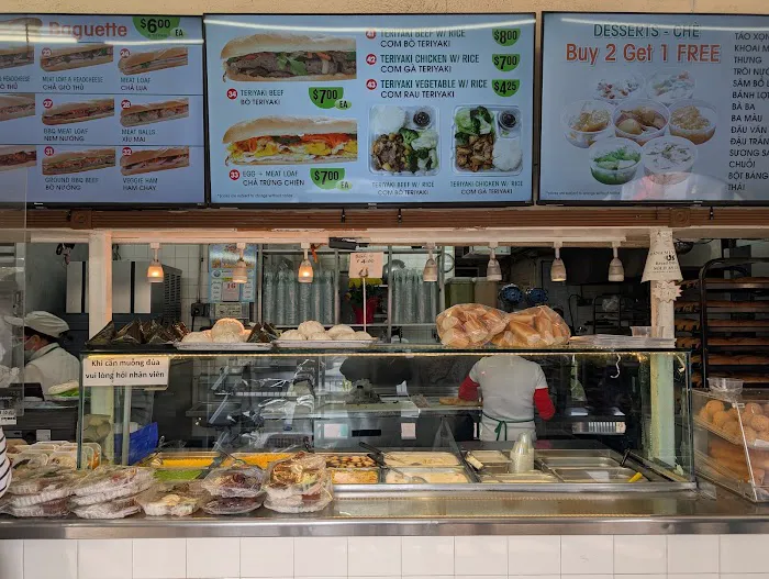 Banh Mi Che Cali Bakery Picture 3