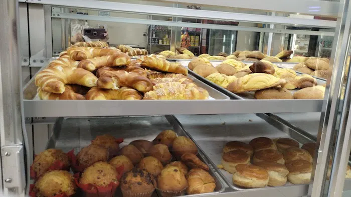 El Pavo Bakery Picture 4