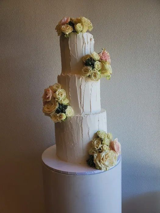 YUMMY Custom Cakes Picture 10