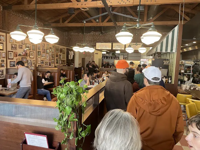 Belle's Delicatessen & Bar Picture 4