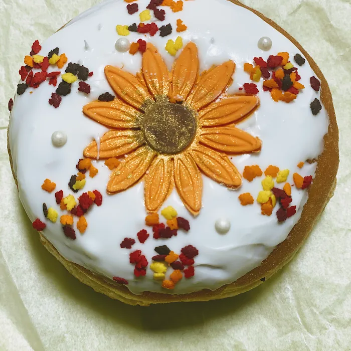 Mandilon Donut & Water Picture 9