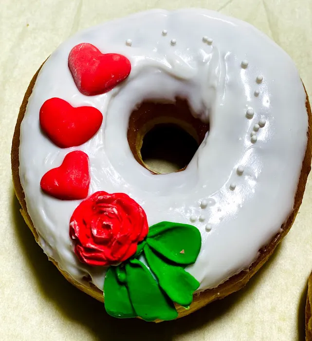 Mandilon Donut & Water Picture 7