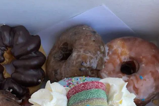 D K's Donuts/ FISH GAME
