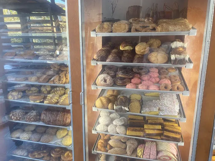 Las Tres Princesas Bakery Picture 2