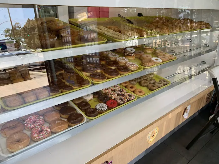 Dey's Donuts & Croissants Picture 2