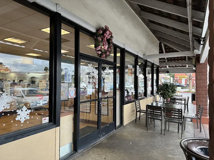 Avalon Bagels to Burgers Picture 3