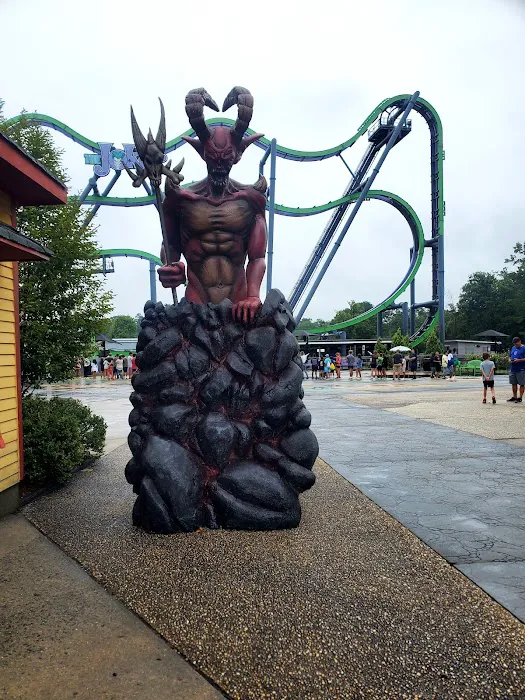 Six Flags Funnel Cake Factory Picture 10