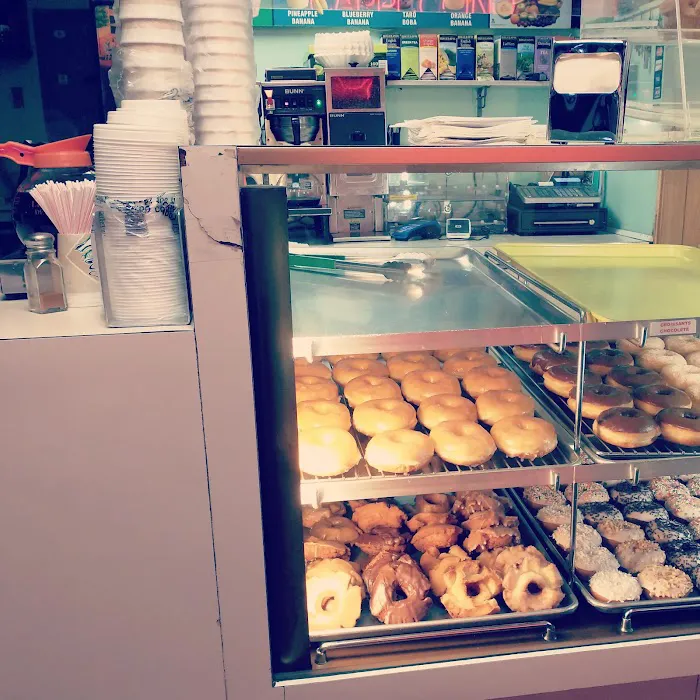Golden Donuts Place Picture 7